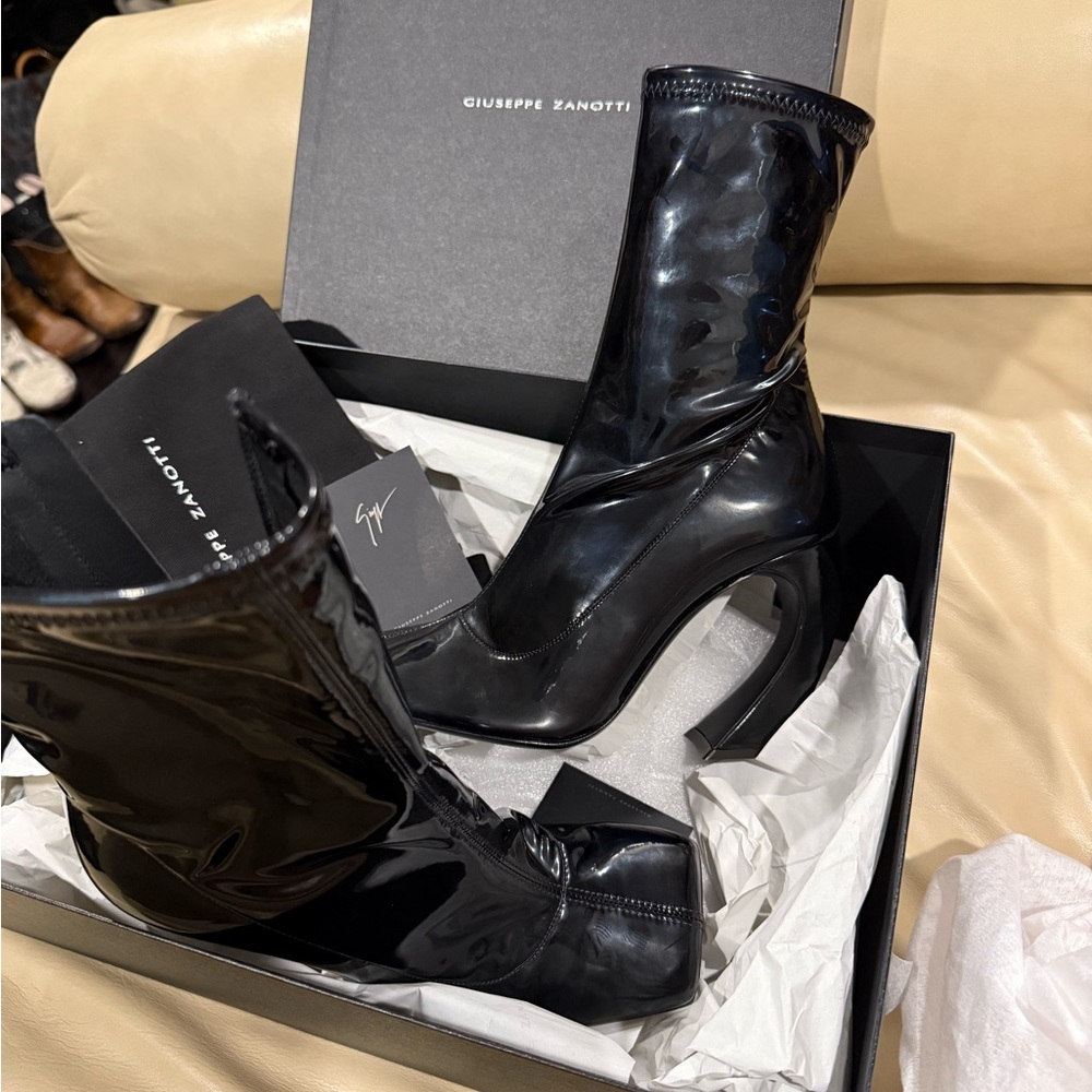 NIB Giuseppe Zanotti Musa Black Patent ankle boots